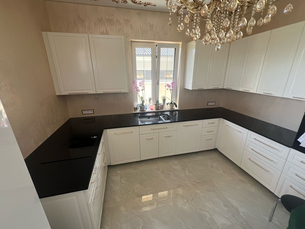 Blat Quartz Brilliant Black
