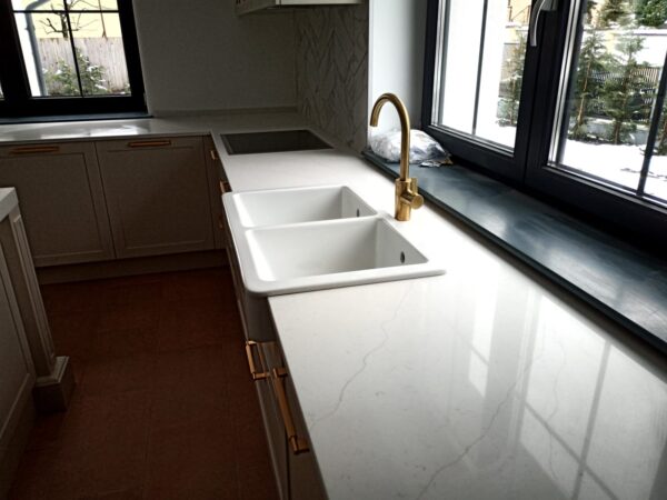 Blat Quartz Calacatta