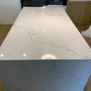 Blat Quartz Calacatta Lincoln