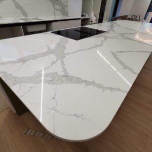 Blat Insula Quartz Calacatta
