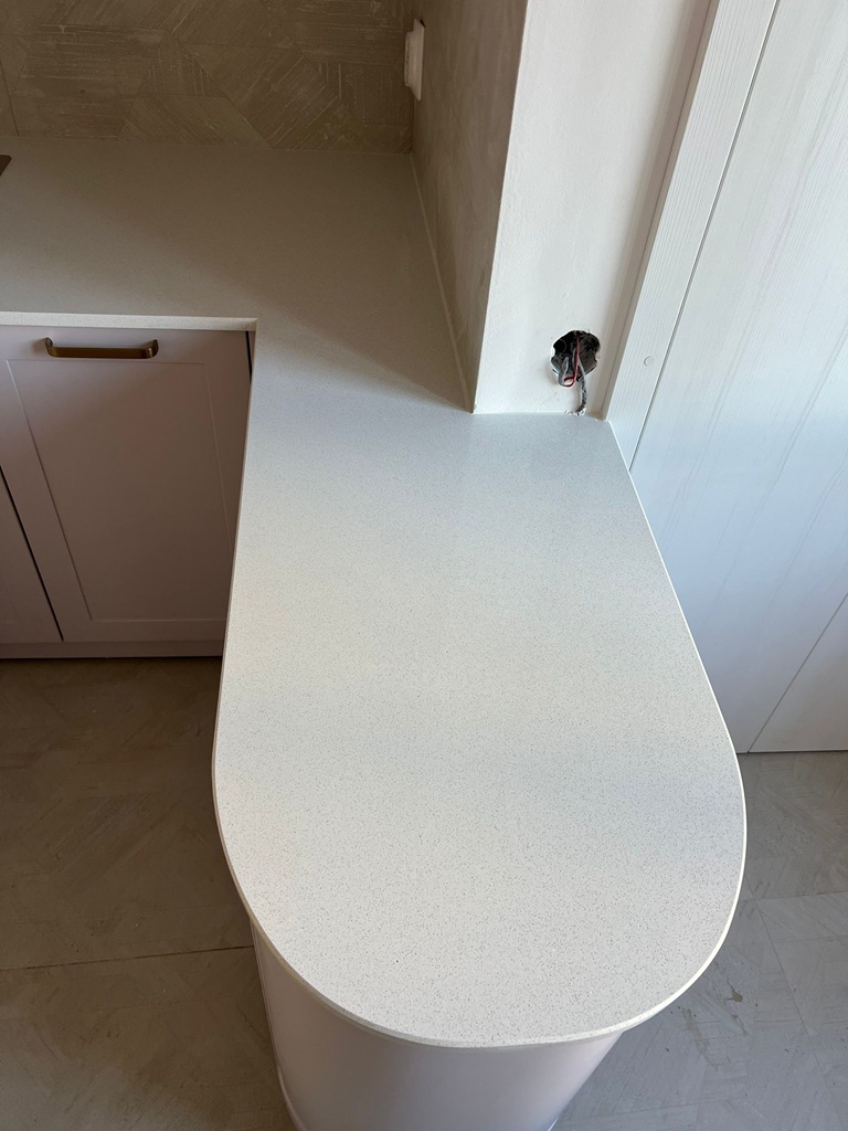 Insula Quartz Pret Promotional