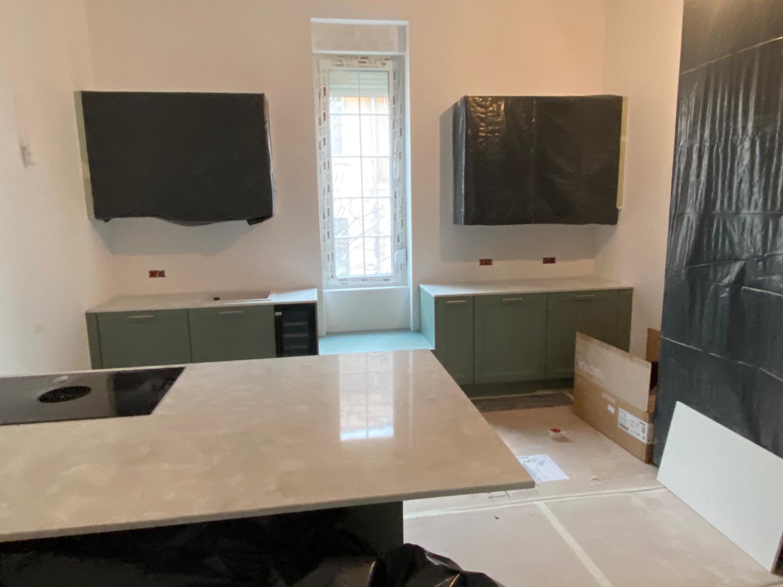 blat insula din placi quartz